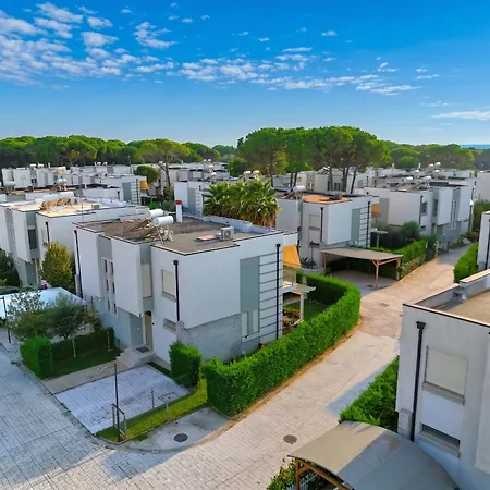 Lejlighed Sunny Penthouse 271 Plazhi San Pietro